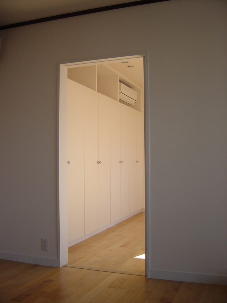 白を基調としたリノベーション建築